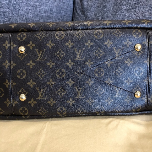 *SOLD*Louis Vuitton Artsy MM - Picture 10 of 16